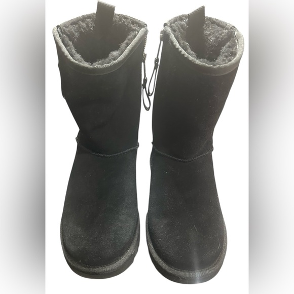UGG Shoes - Black UGG boots with zipper on the side size 9 B9‎